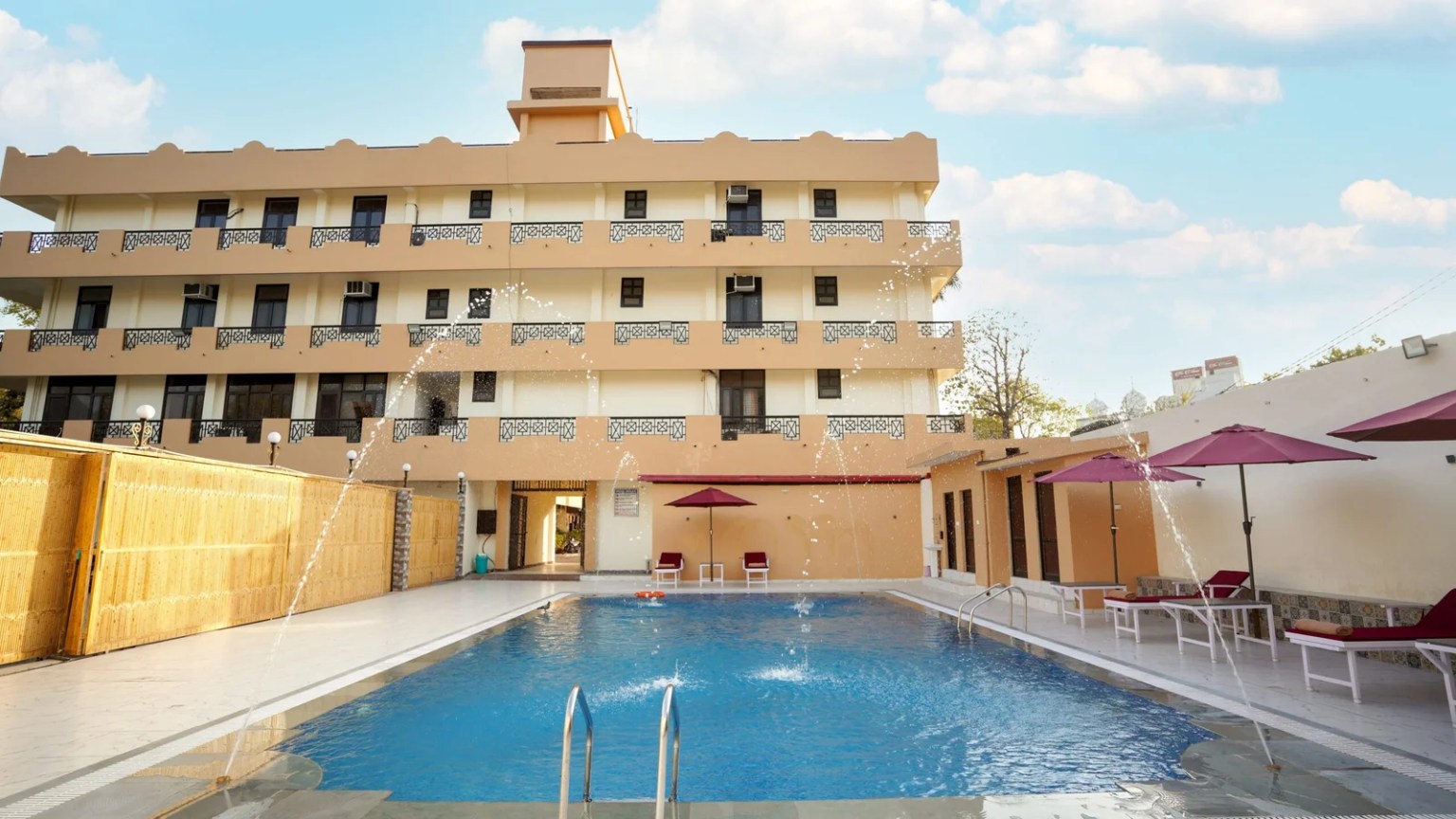 Hotel Neeraj Bhawan