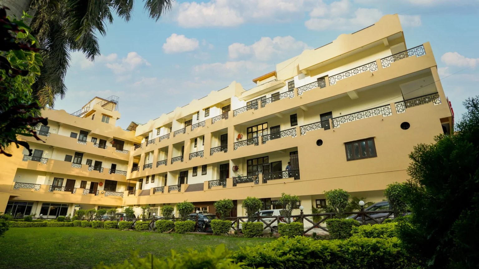 luxury hotel in rishikesh